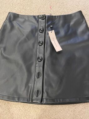 NWT BCBGMaxAzria Black Faux Leather Front-Button Mini Skirt, size m